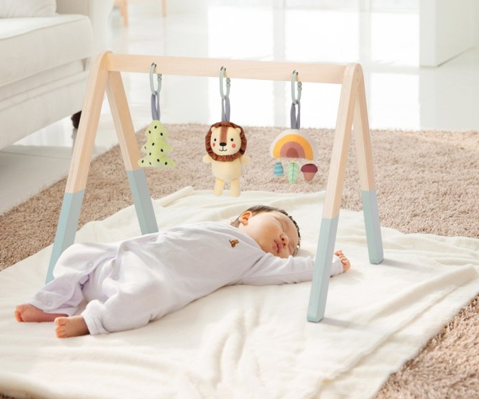 Stojak edukacyjny drewniany z zabawkami dla niemowląt, zawieszki, TT 0m+